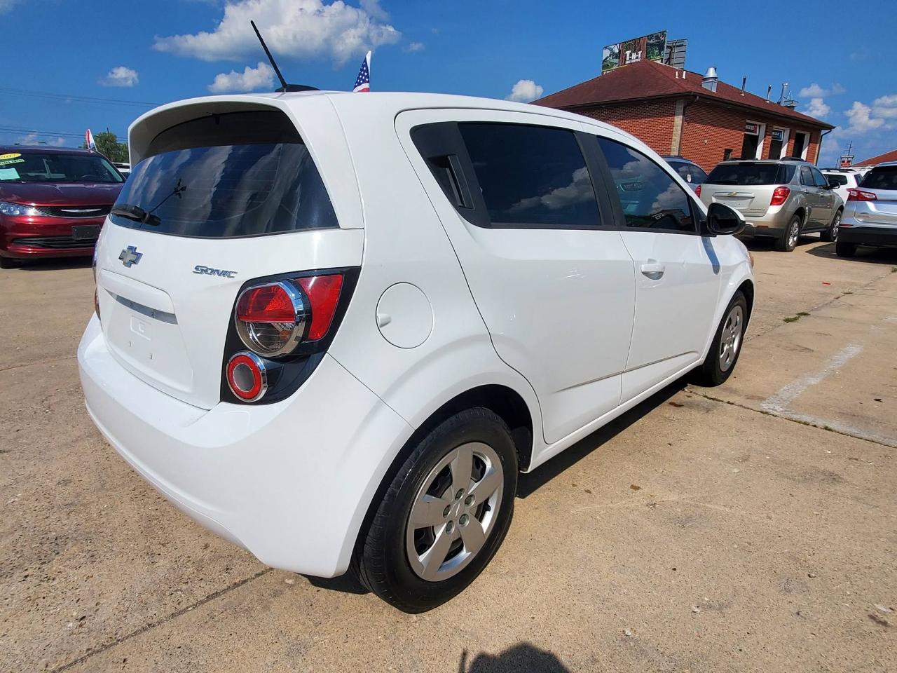 Chevrolet Sonic LS Auto 5-Door 2016