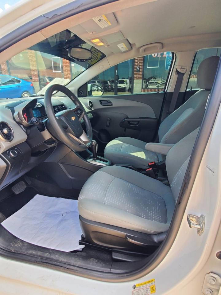 Chevrolet Sonic LS Auto 5-Door 2016