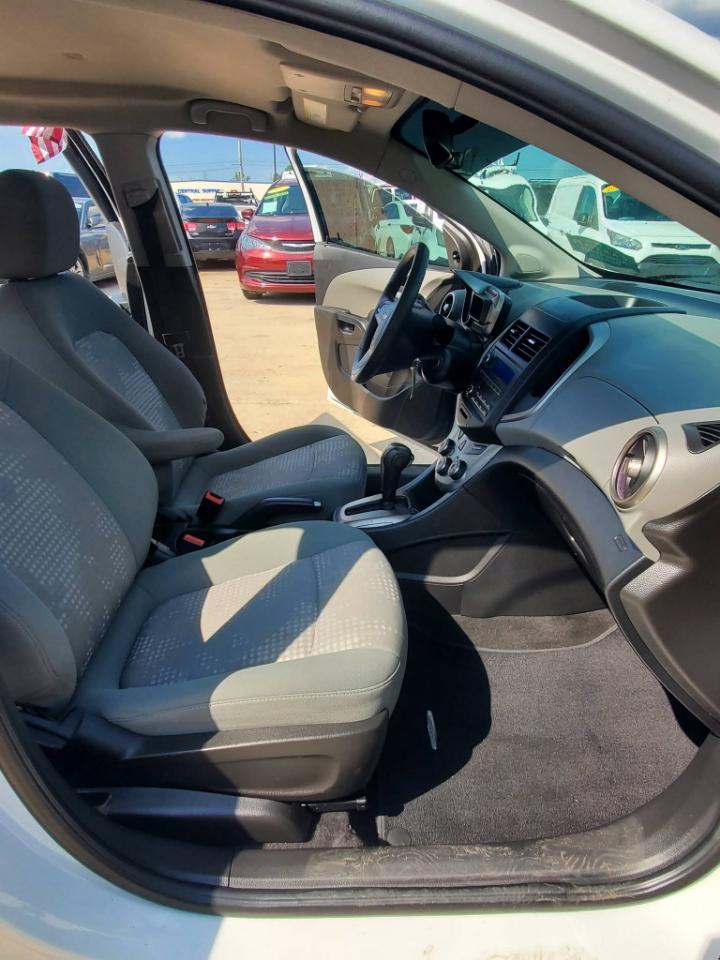 Chevrolet Sonic LS Auto 5-Door 2016