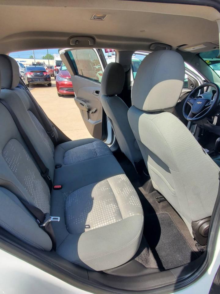 Chevrolet Sonic LS Auto 5-Door 2016