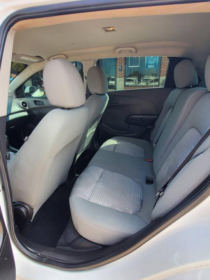 Chevrolet Sonic LS Auto 5-Door 2016