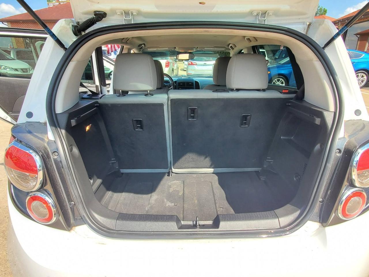 Chevrolet Sonic LS Auto 5-Door 2016