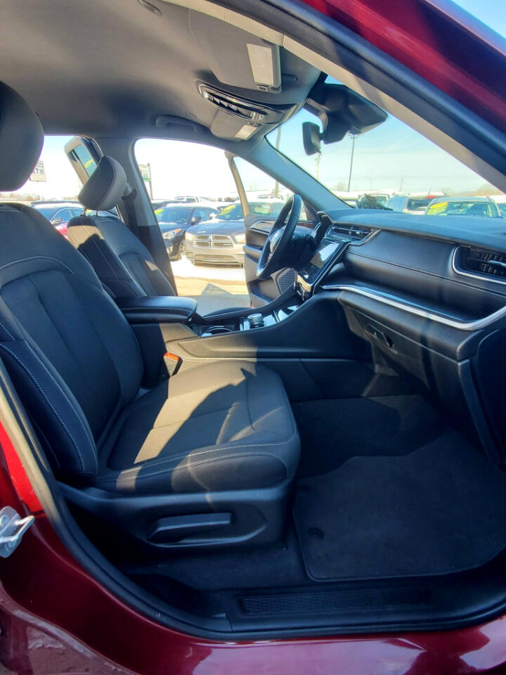 Jeep Grand Cherokee L Laredo 4WD 2023