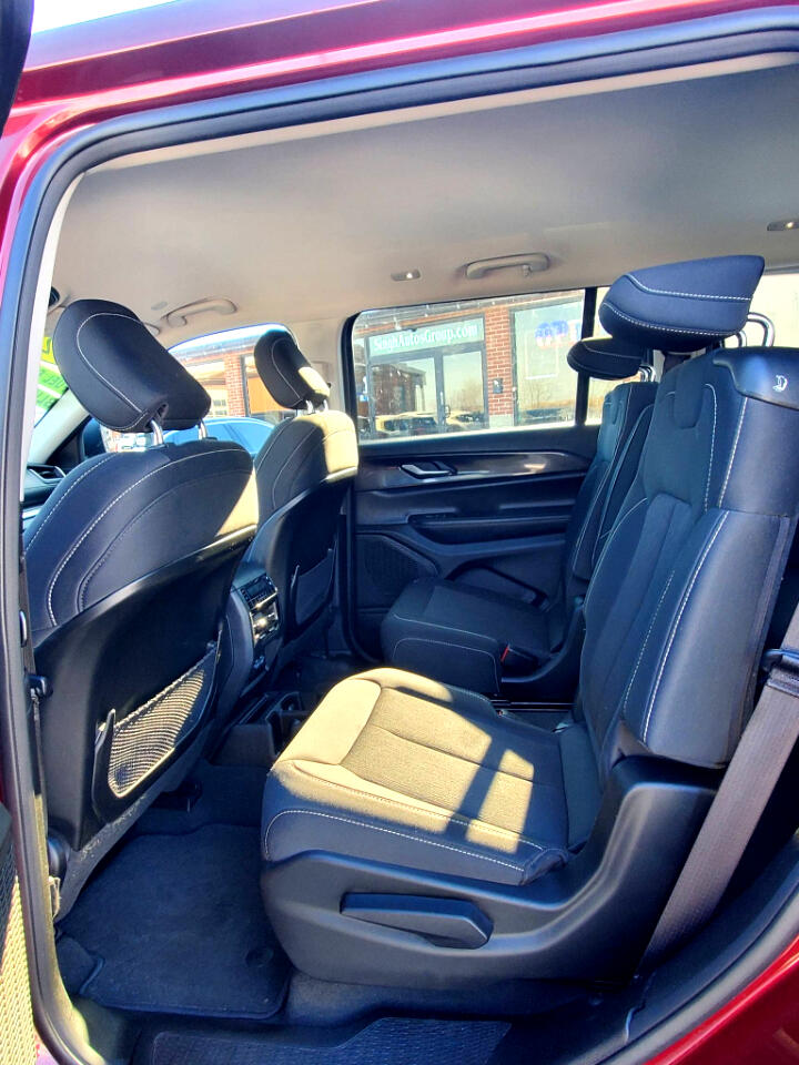 Jeep Grand Cherokee L Laredo 4WD 2023