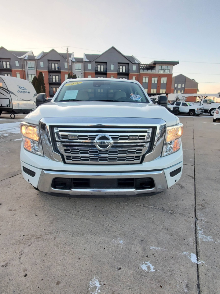 Nissan Titan Platinum Reserve Crew Cab 4WD 2022