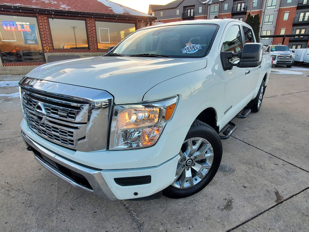 Nissan Titan Platinum Reserve Crew Cab 4WD 2022