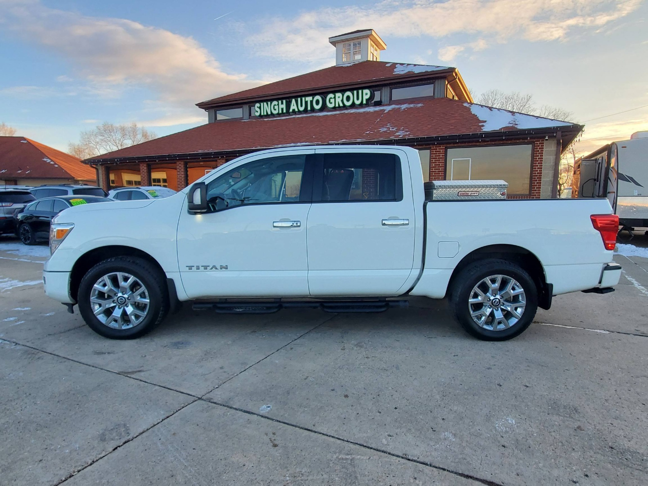 Nissan Titan Platinum Reserve Crew Cab 4WD 2022