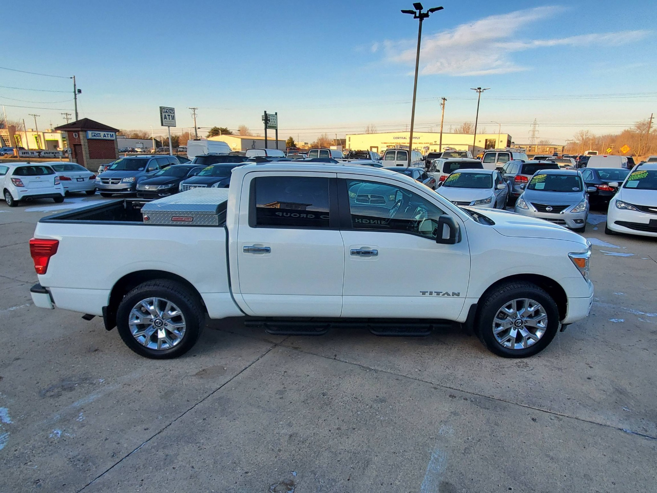 Nissan Titan Platinum Reserve Crew Cab 4WD 2022