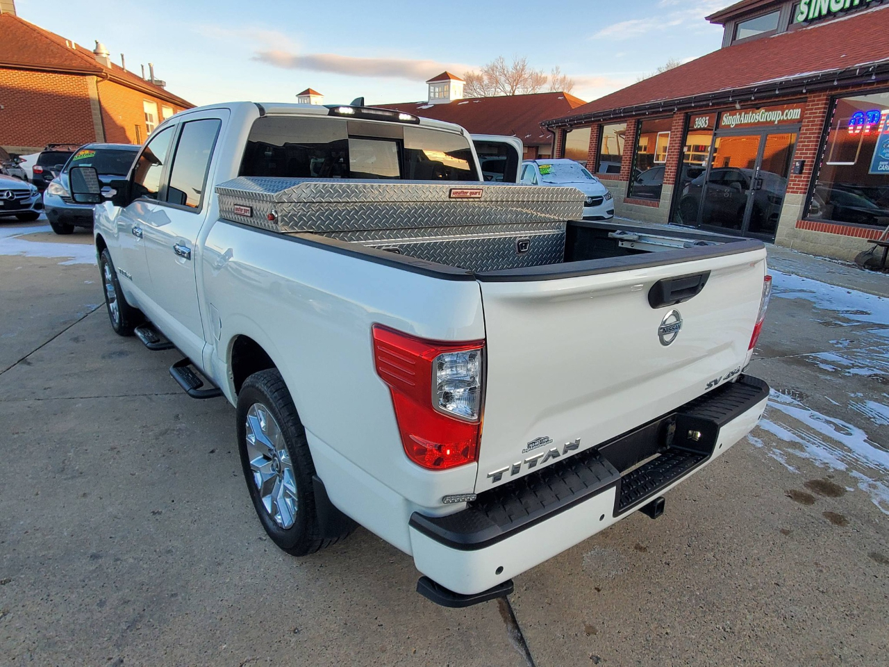 Nissan Titan Platinum Reserve Crew Cab 4WD 2022
