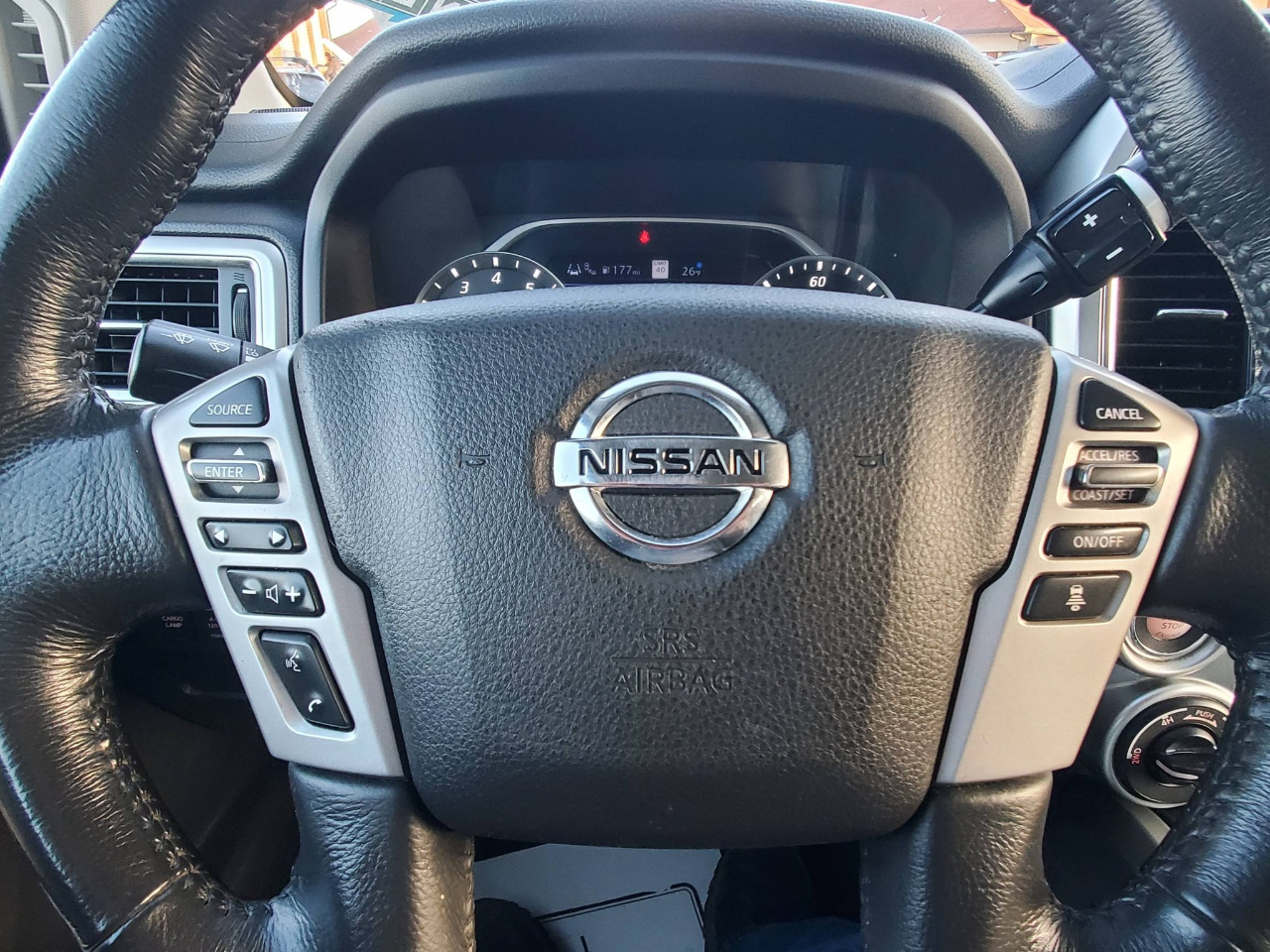 Nissan Titan Platinum Reserve Crew Cab 4WD 2022