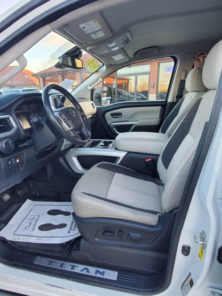 Nissan Titan Platinum Reserve Crew Cab 4WD 2022
