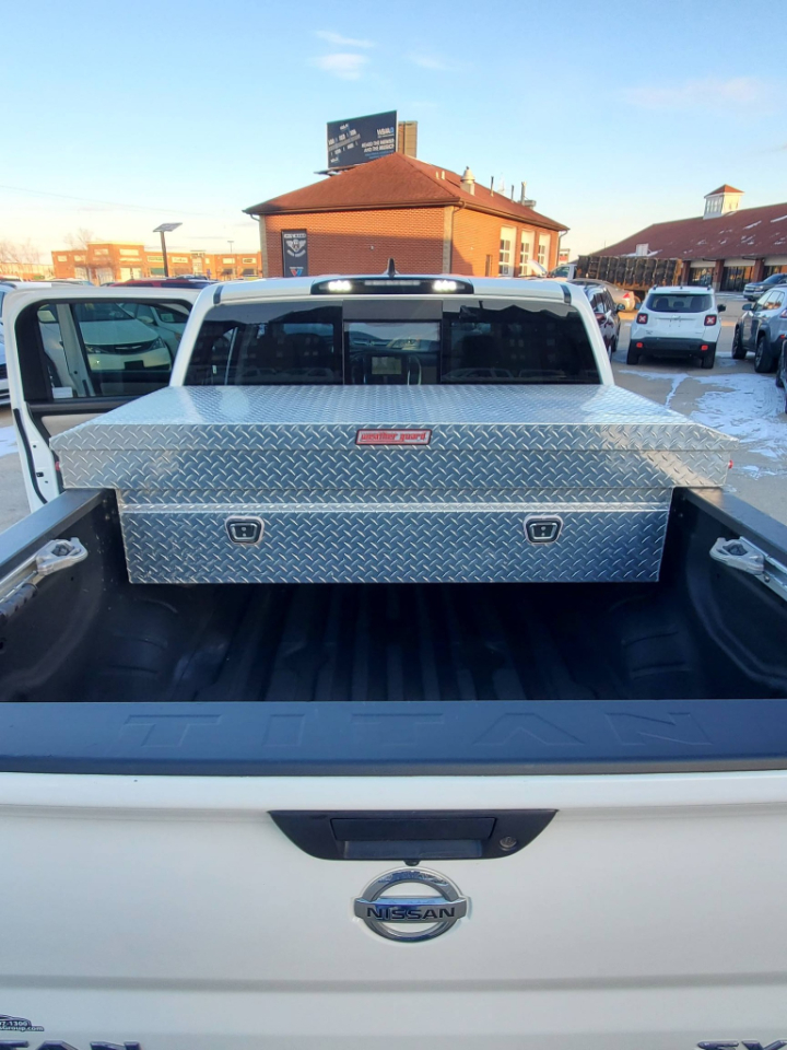 Nissan Titan Platinum Reserve Crew Cab 4WD 2022