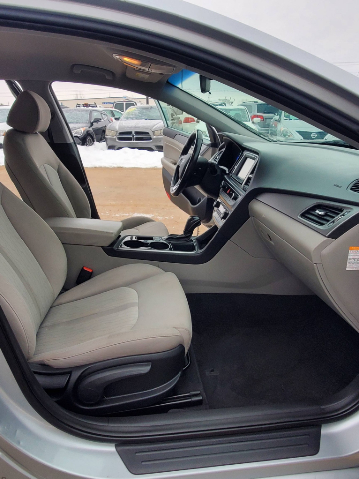 Hyundai Sonata Hybrid SE 2019