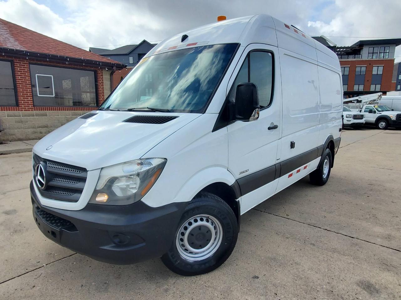 Mercedes-Benz Sprinter 2500 High Roof 144-in. WB 2014