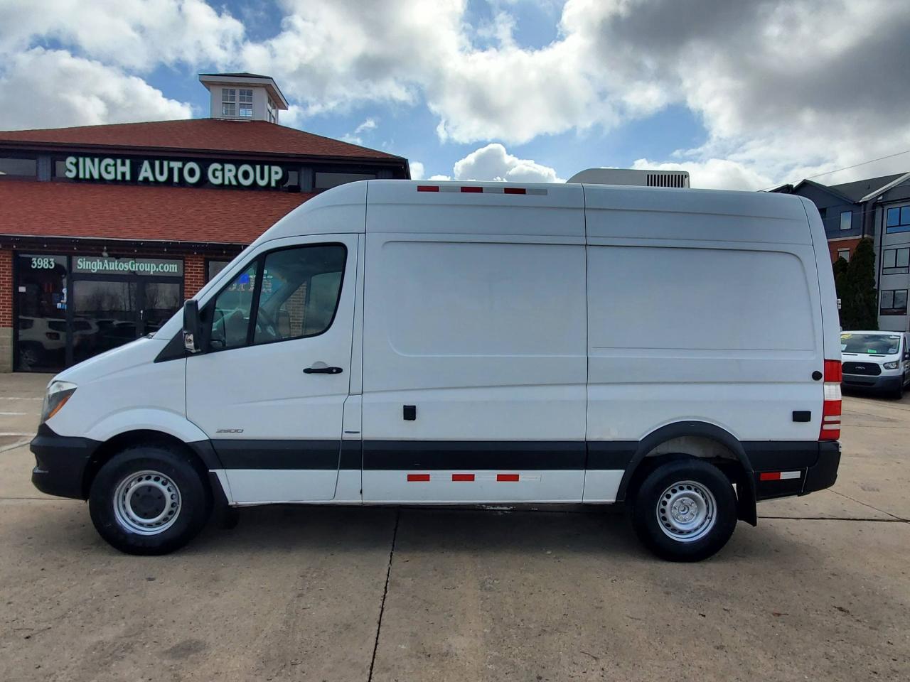 Mercedes-Benz Sprinter 2500 High Roof 144-in. WB 2014