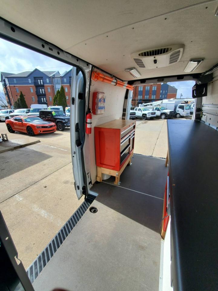 Mercedes-Benz Sprinter 2500 High Roof 144-in. WB 2014