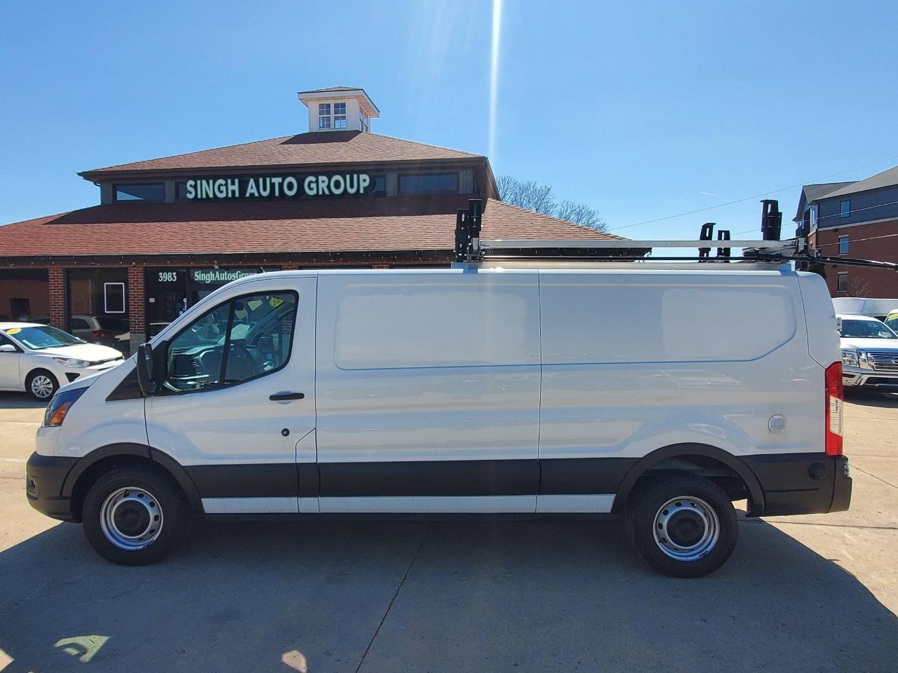 Ford Transit 250 Van Low Roof w/Sliding Pass. 130-in. WB 2020