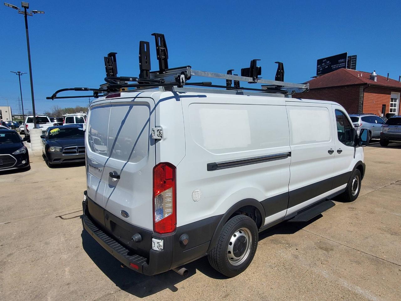 Ford Transit 250 Van Low Roof w/Sliding Pass. 130-in. WB 2020