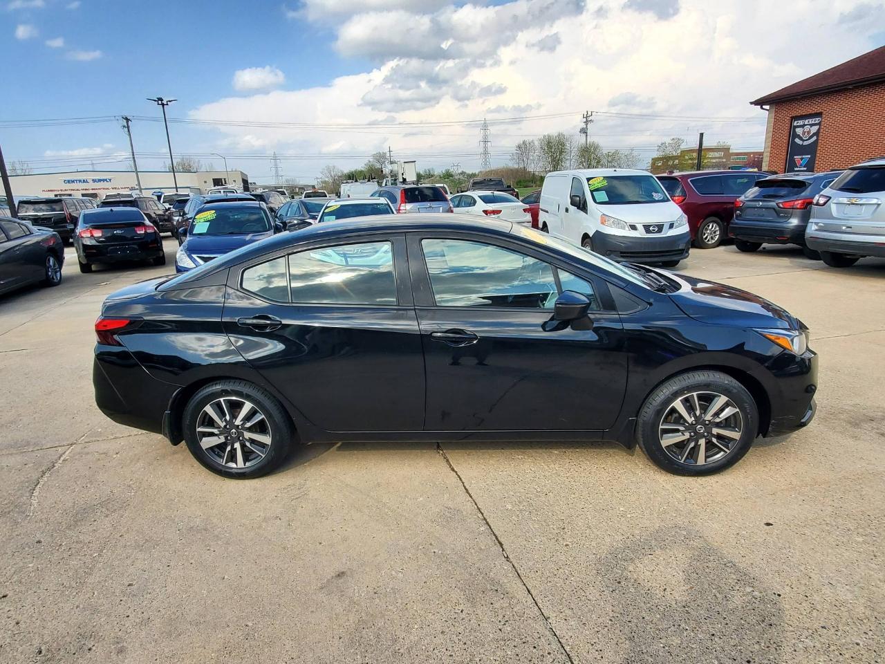 Nissan Versa SV 2021