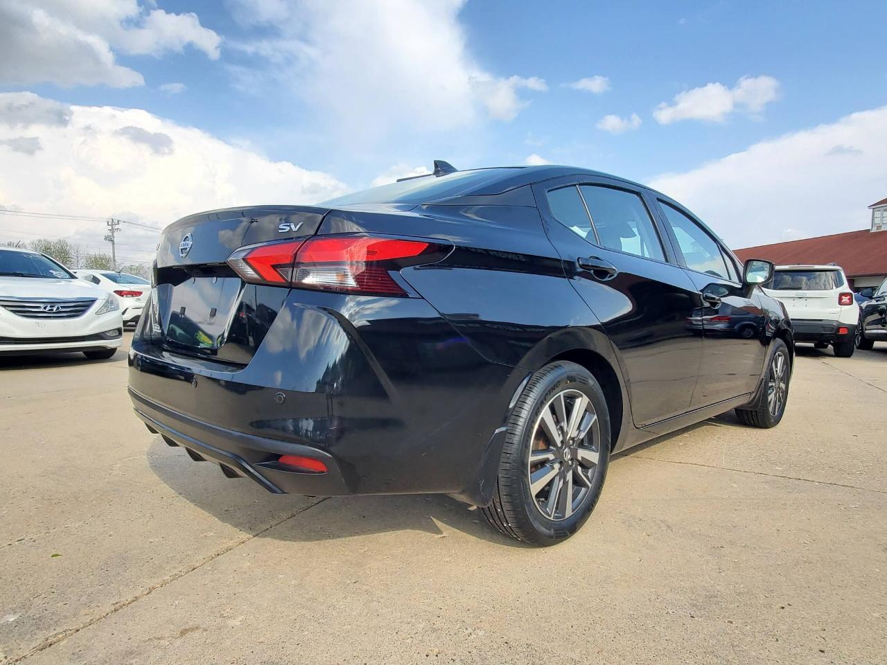 Nissan Versa SV 2021