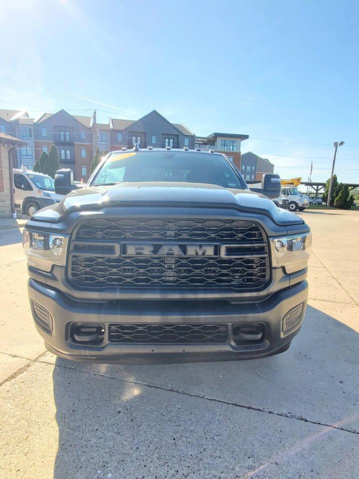 RAM 3500 Tradesman Crew Cab 4WD DRW 2024