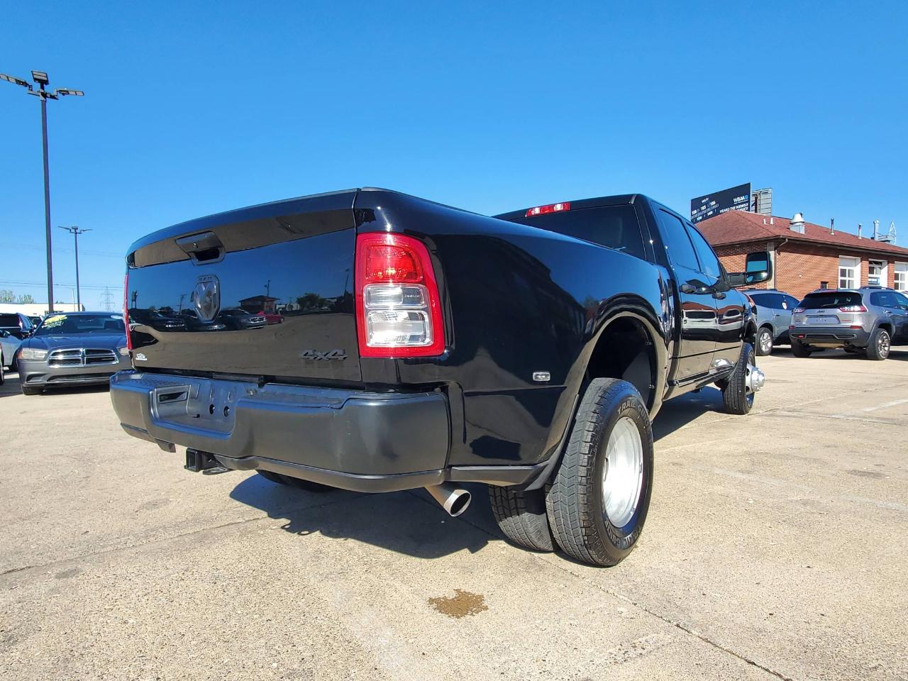 RAM 3500 Tradesman Crew Cab 4WD DRW 2024