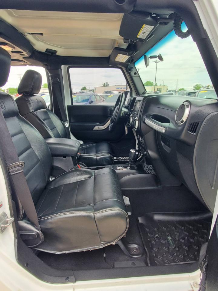 Jeep Wrangler Unlimited Sahara 4WD 2012