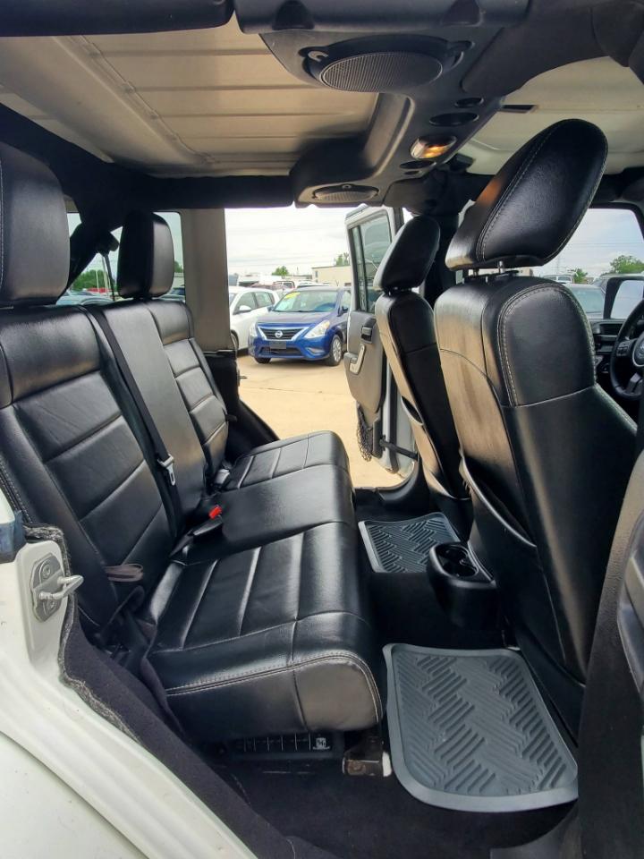 Jeep Wrangler Unlimited Sahara 4WD 2012