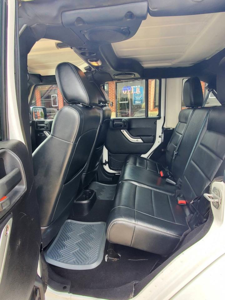 Jeep Wrangler Unlimited Sahara 4WD 2012