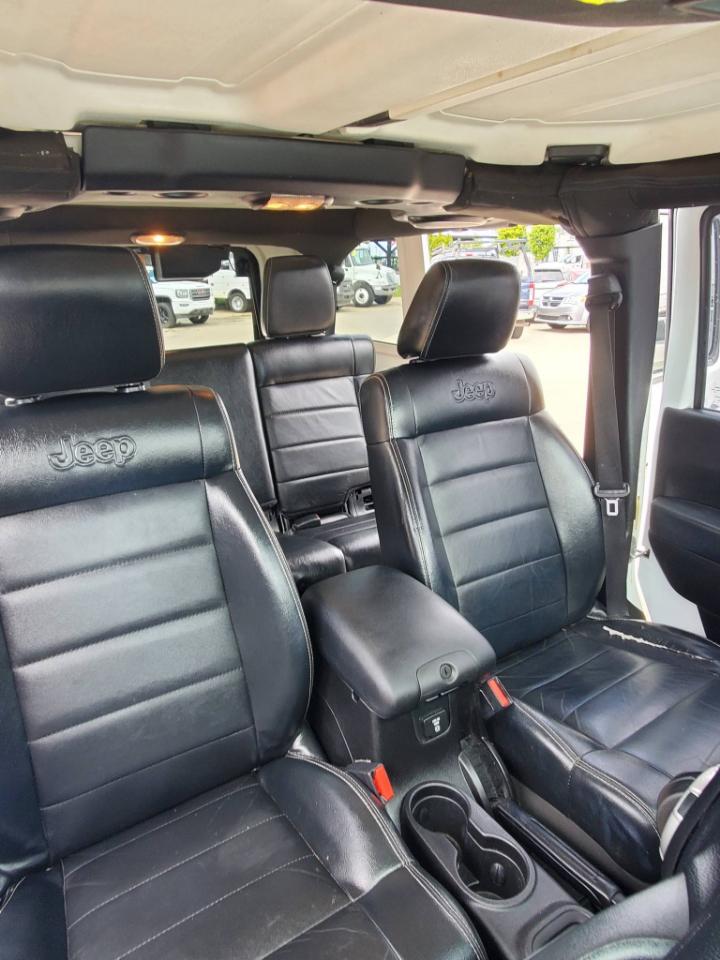 Jeep Wrangler Unlimited Sahara 4WD 2012