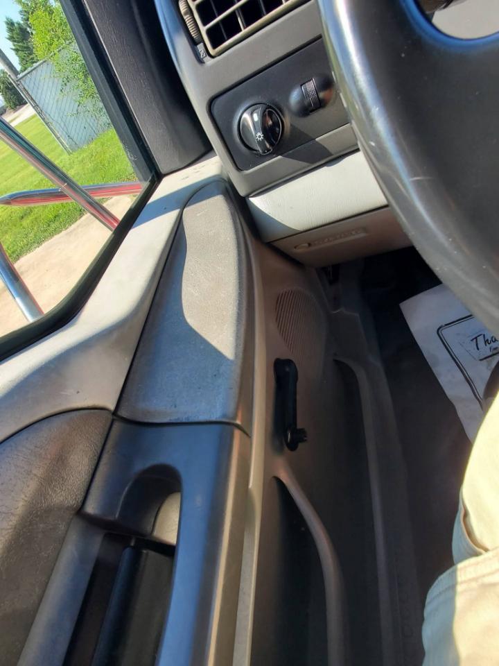 Ford F-750 SuperCab 2WD DRW 2004