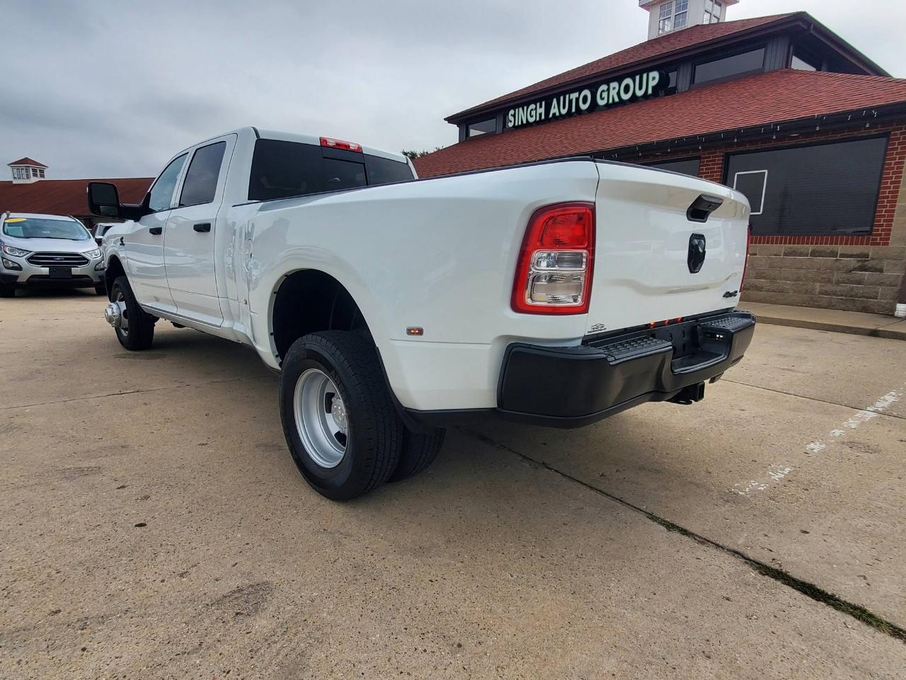 RAM 3500 Tradesman Crew Cab 4WD DRW 2024