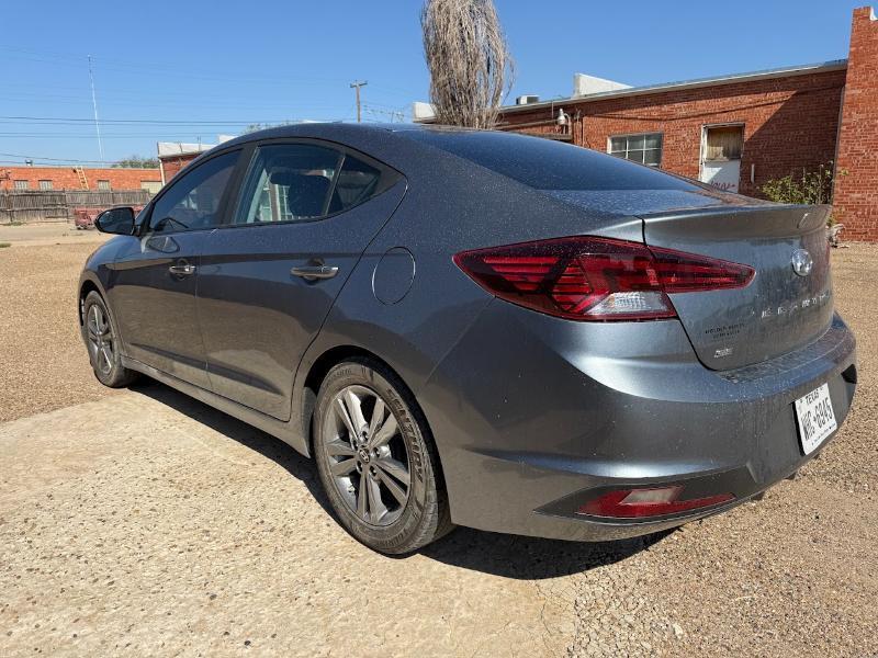 Hyundai Elantra SE 6AT 2019