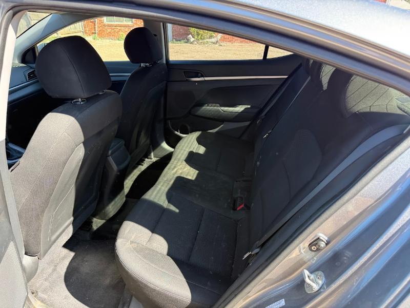 Hyundai Elantra SE 6AT 2019