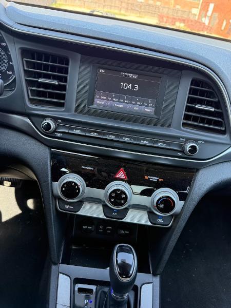 Hyundai Elantra SE 6AT 2019