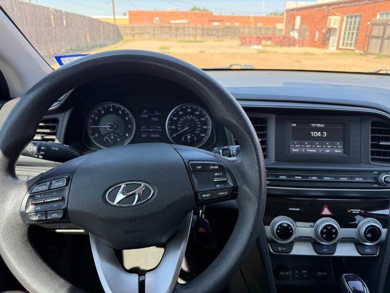 Hyundai Elantra SE 6AT 2019