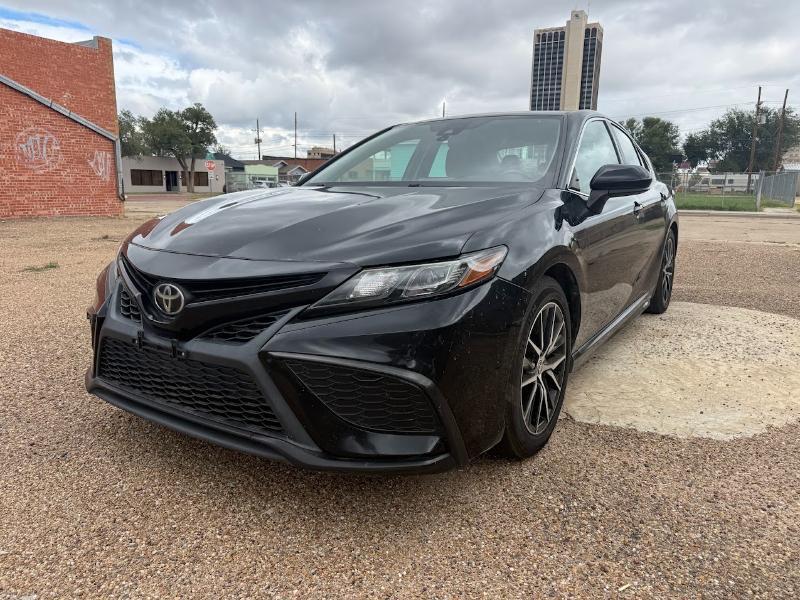 Toyota Camry SE 2021