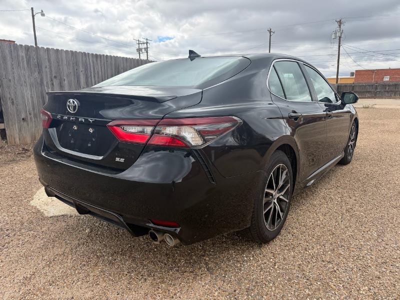 Toyota Camry SE 2021