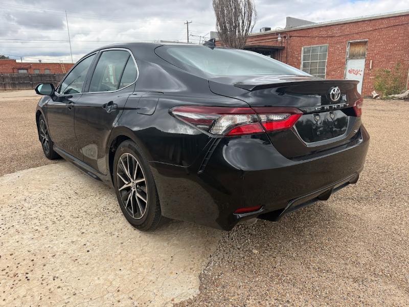 Toyota Camry SE 2021