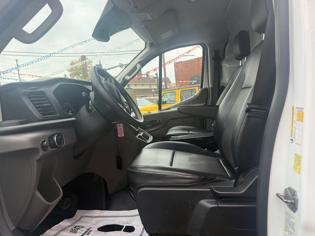 Ford Transit 150 Van Low Roof w/Sliding Pass. 148-in. WB 2020 Ford Transit 150 Van Low Roof w/Sliding Pass. 148-in. WB 2020