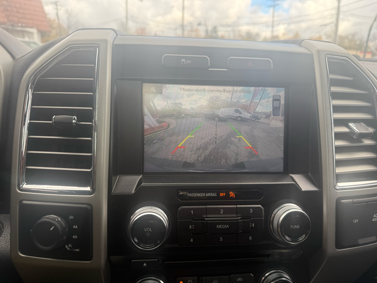 Ford F-150 XL SuperCrew 5.5-ft. Bed 4WD 2015 Ford F-150 XL SuperCrew 5.5-ft. Bed 4WD 2015