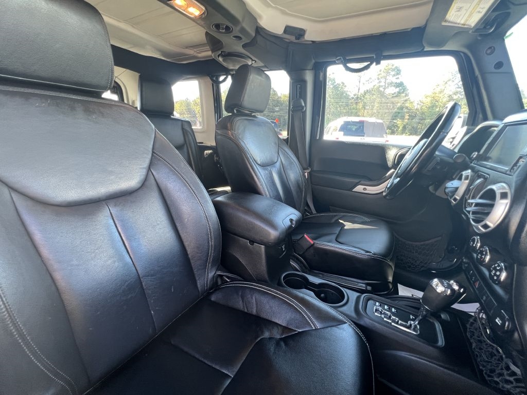Jeep Wrangler Unlimited Sahara 4WD 2013 Jeep Wrangler Unlimited Sahara 4WD 2013