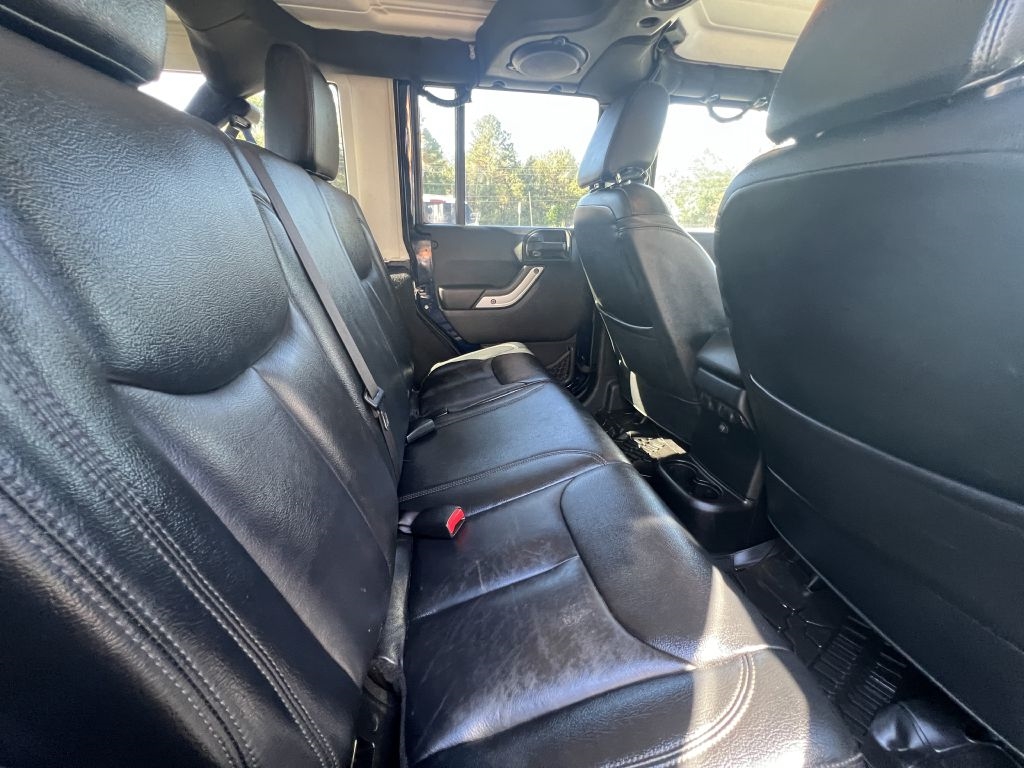 Jeep Wrangler Unlimited Sahara 4WD 2013 Jeep Wrangler Unlimited Sahara 4WD 2013