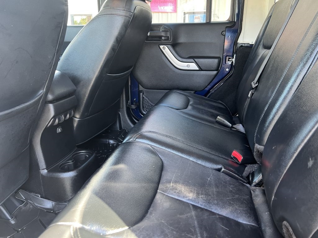 Jeep Wrangler Unlimited Sahara 4WD 2013 Jeep Wrangler Unlimited Sahara 4WD 2013