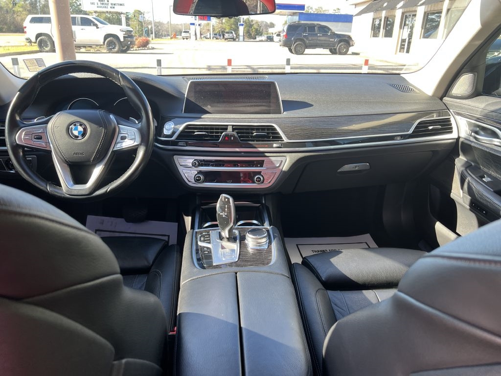 BMW 7-Series 740i 2019