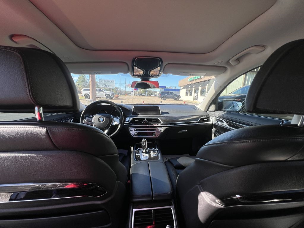 BMW 7-Series 740i 2019