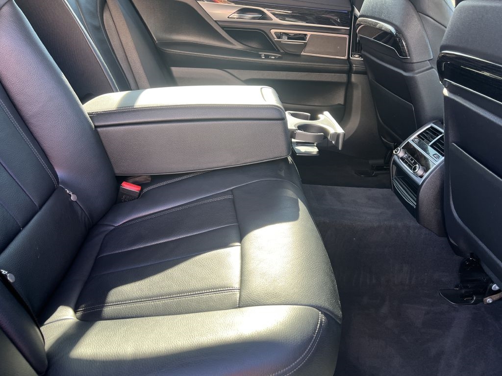 BMW 7-Series 740i 2019