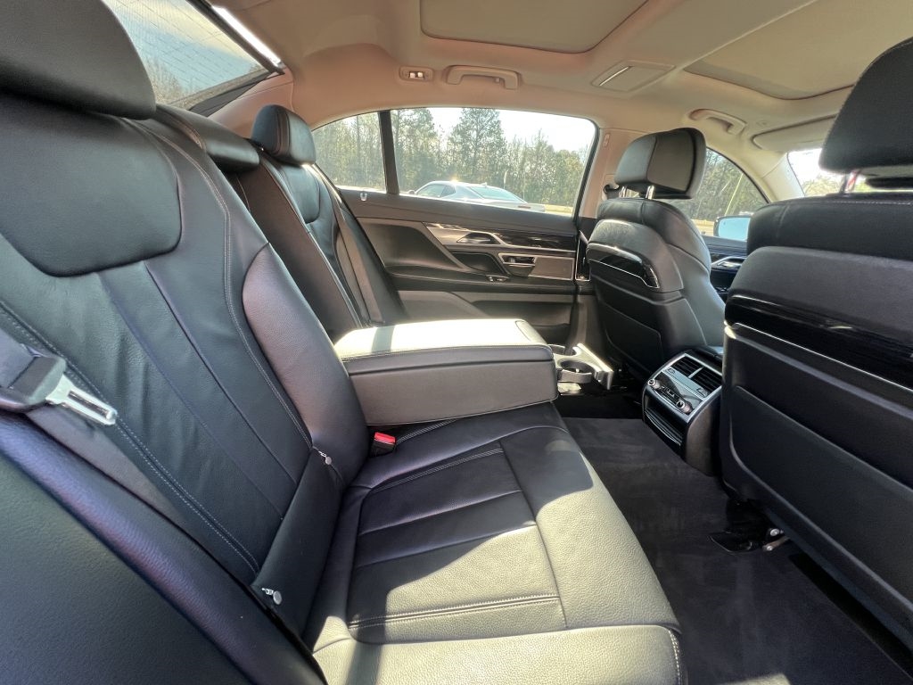 BMW 7-Series 740i 2019