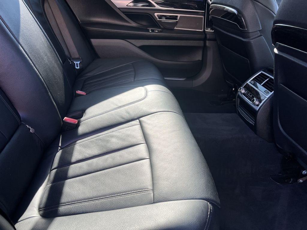 BMW 7-Series 740i 2019