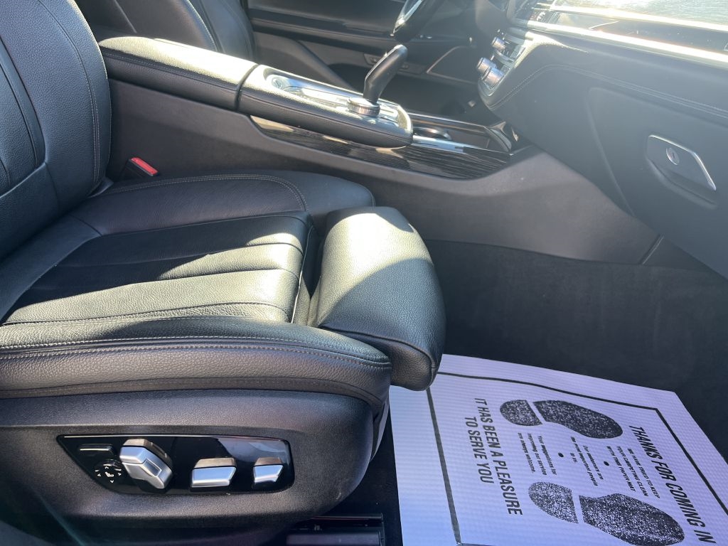BMW 7-Series 740i 2019